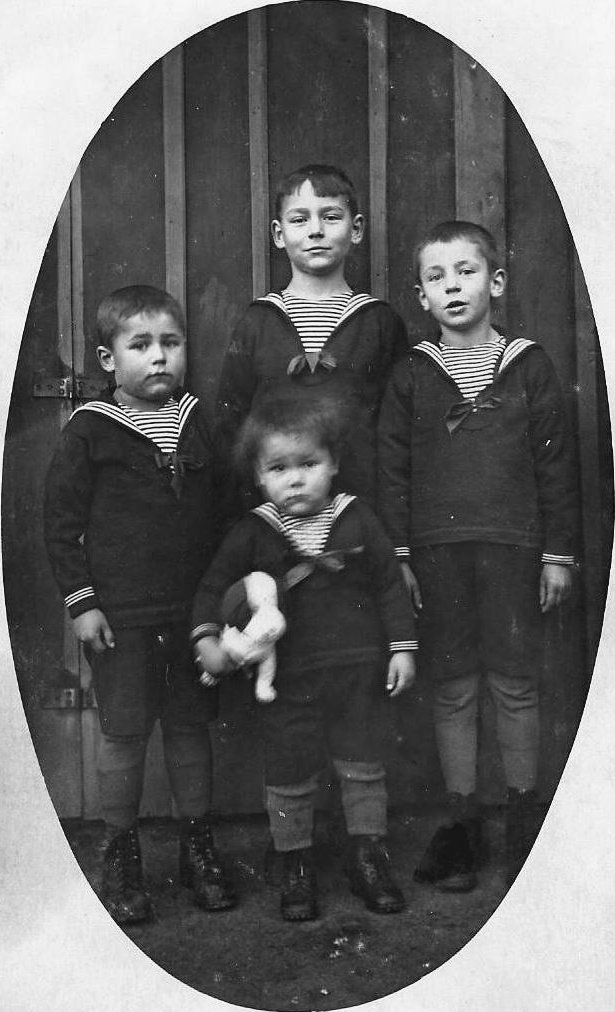 Söhne von Berg, Karl und Emma geb. Wurm Söhne von Berg, Karl und Emma geb. Wurm