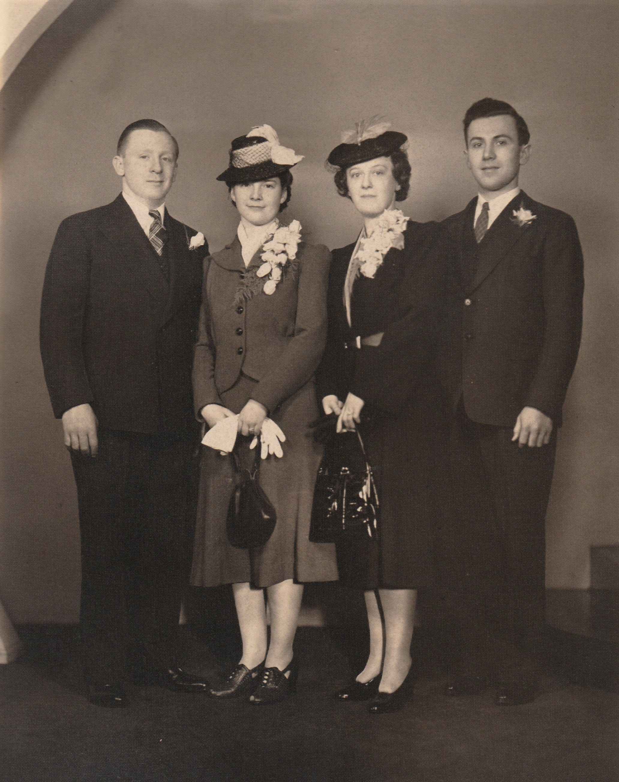 Schueler Brüder mit Ehefrauen