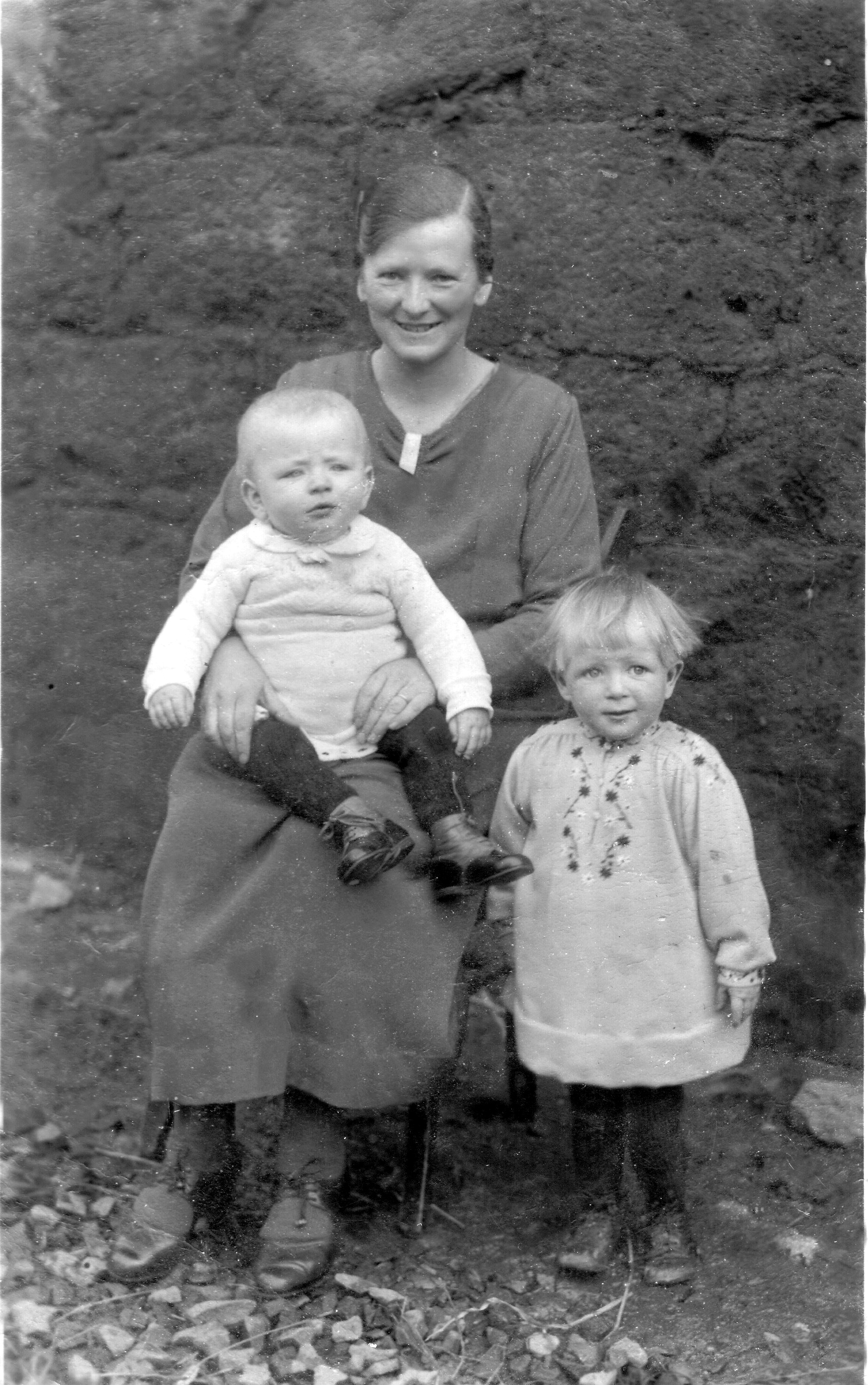 Lein, Lina geb. Dörr mit ihren Kindern Christel und Werner